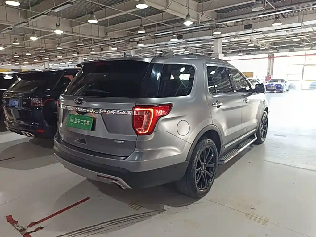 Ford Explorer (Import) — миниатюра 7