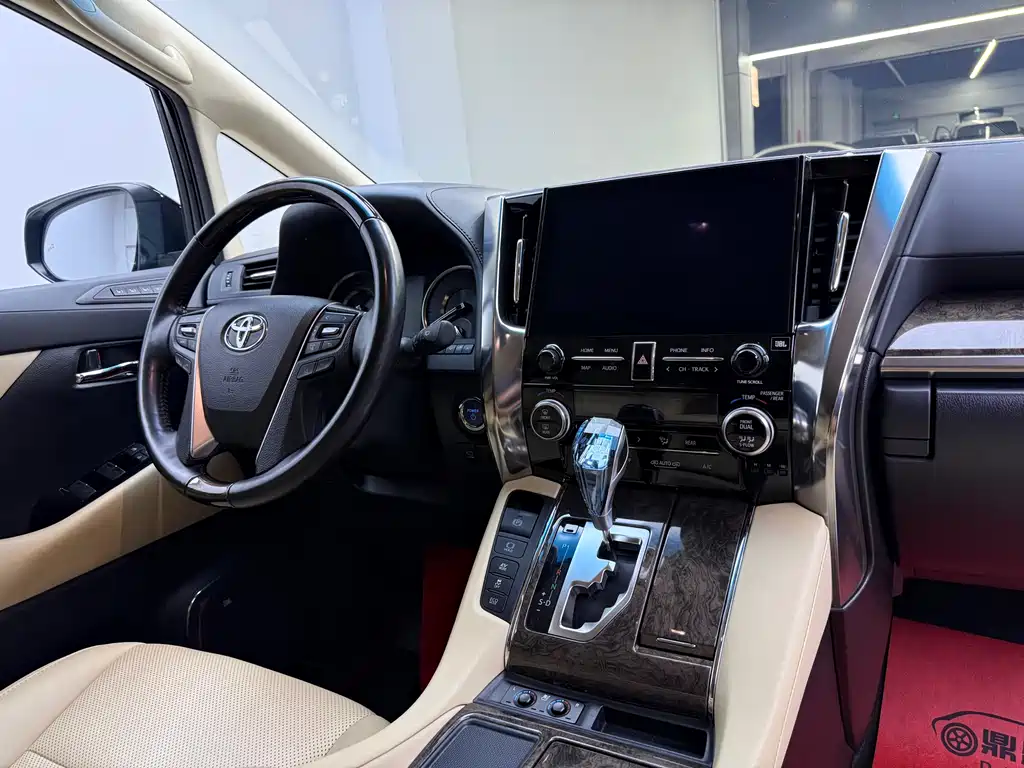 Toyota Vellfire 2021 2.5L HV Luxury