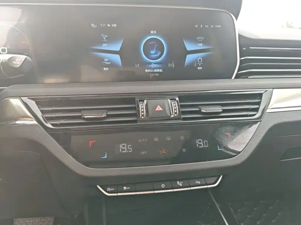 Hongqi Hongqi HS5 — миниатюра 13