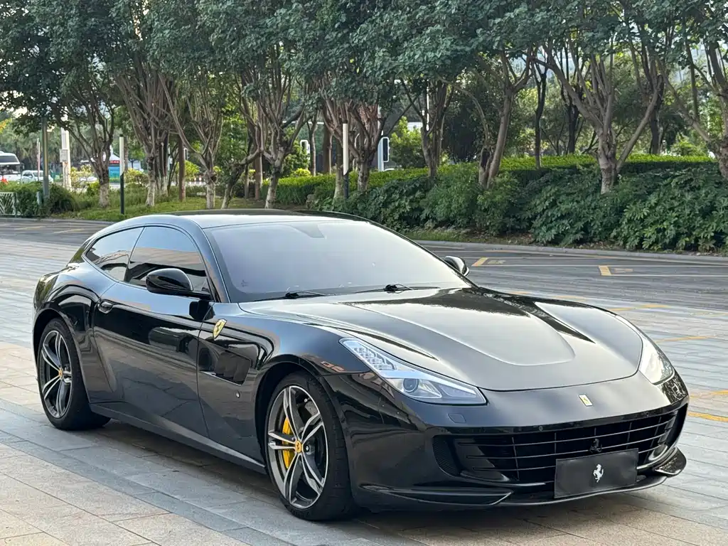 FERRARI GTC4LUSSO