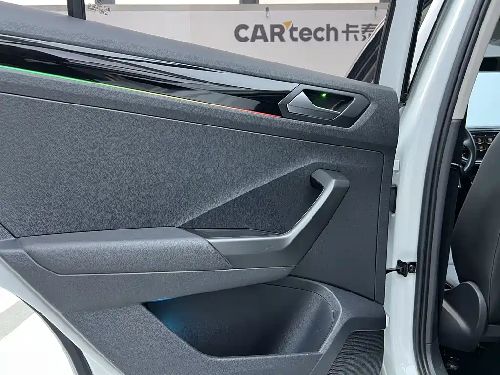 VOLKSWAGEN T ROC EXPLORING SONGS