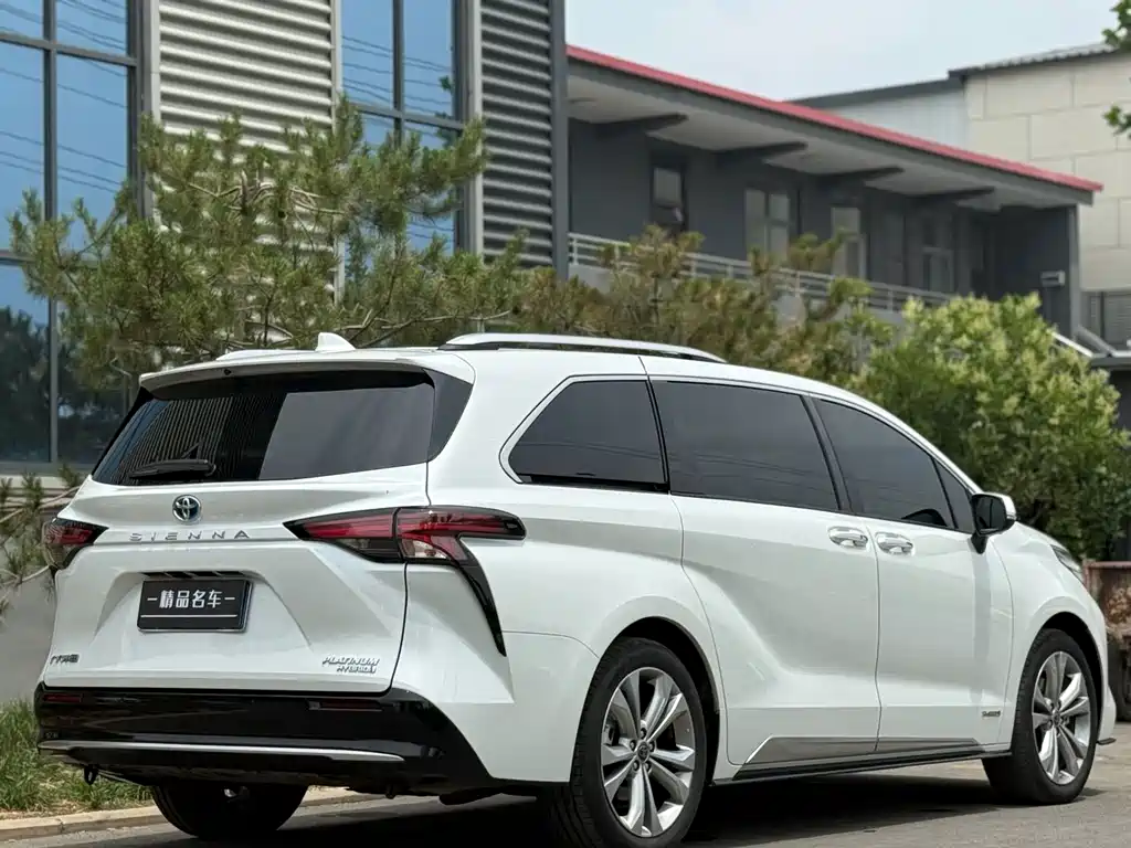 Toyota Sienna — миниатюра 9