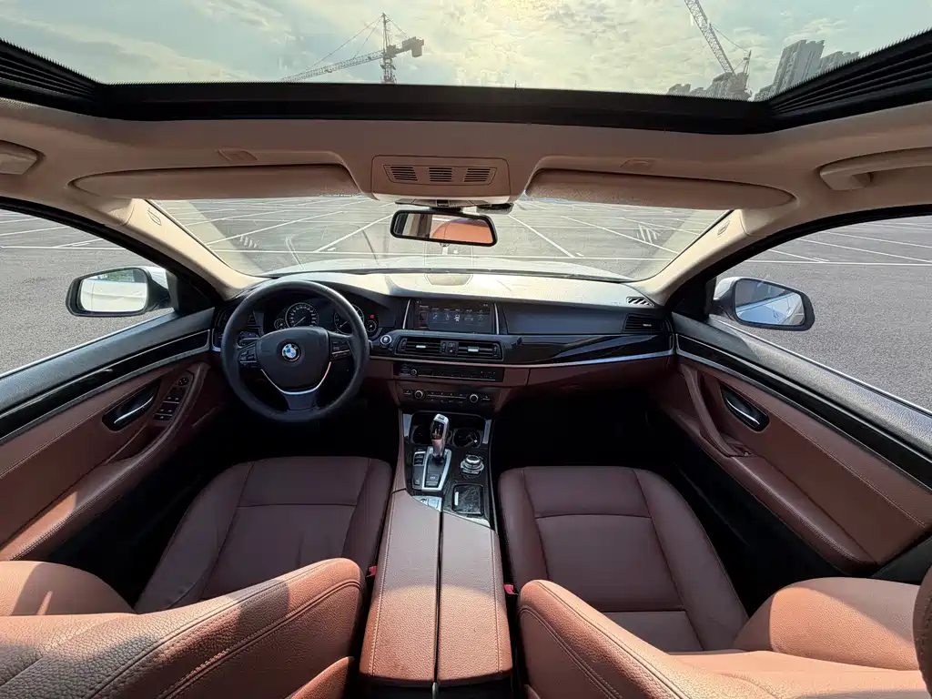BMW 5 Series — миниатюра 6