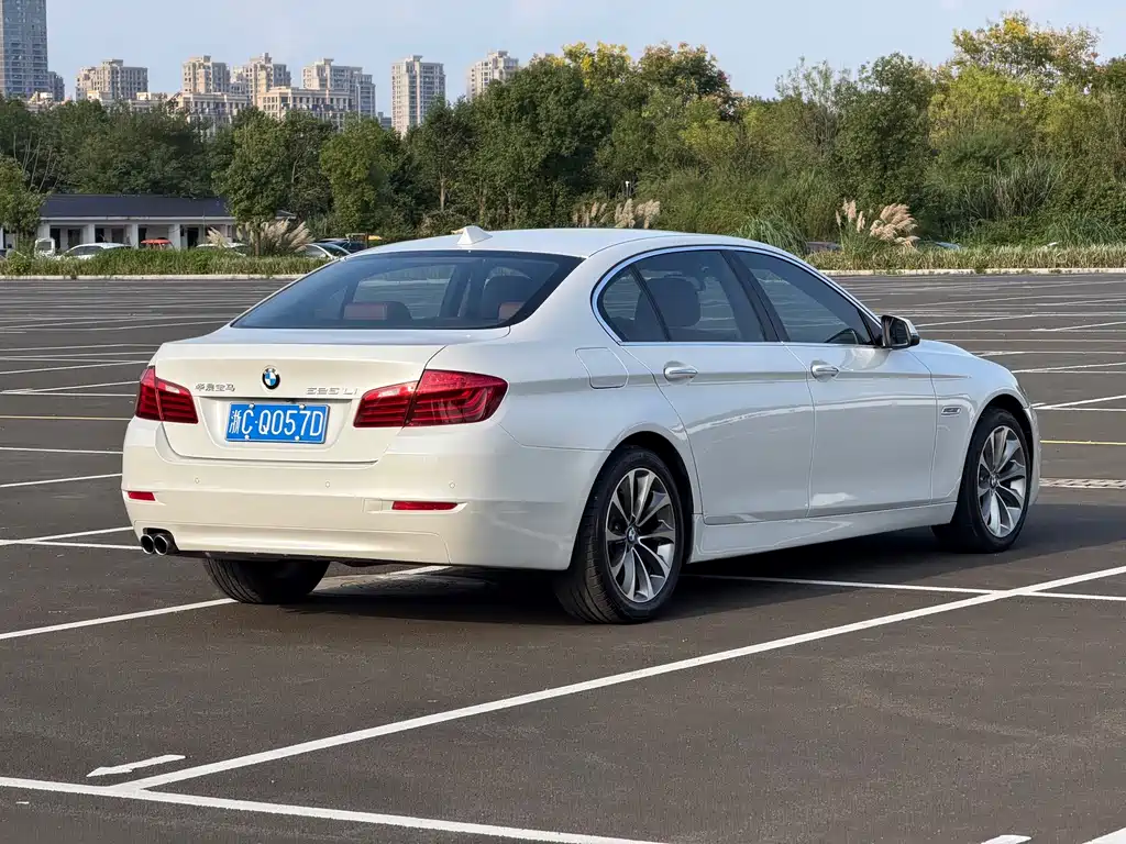 BMW 5 Series — миниатюра 12