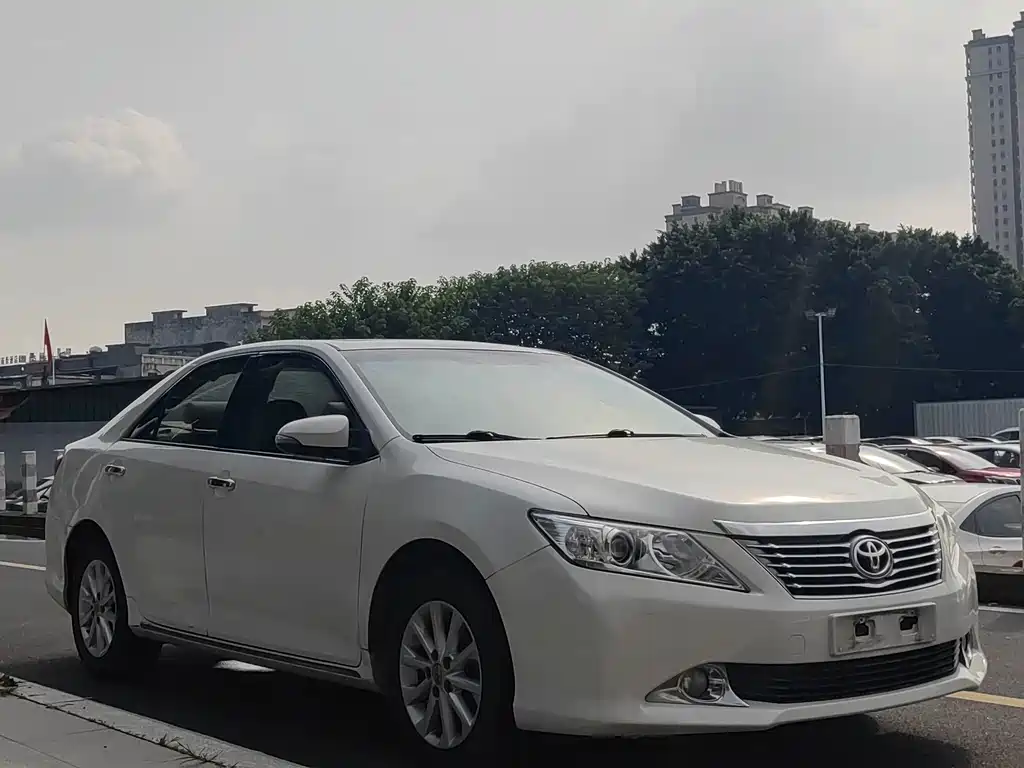 Toyota Camry — миниатюра 3