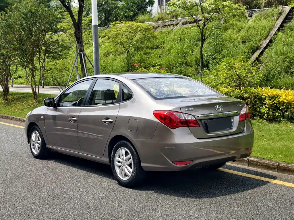 Hyundai Elantra — миниатюра 4