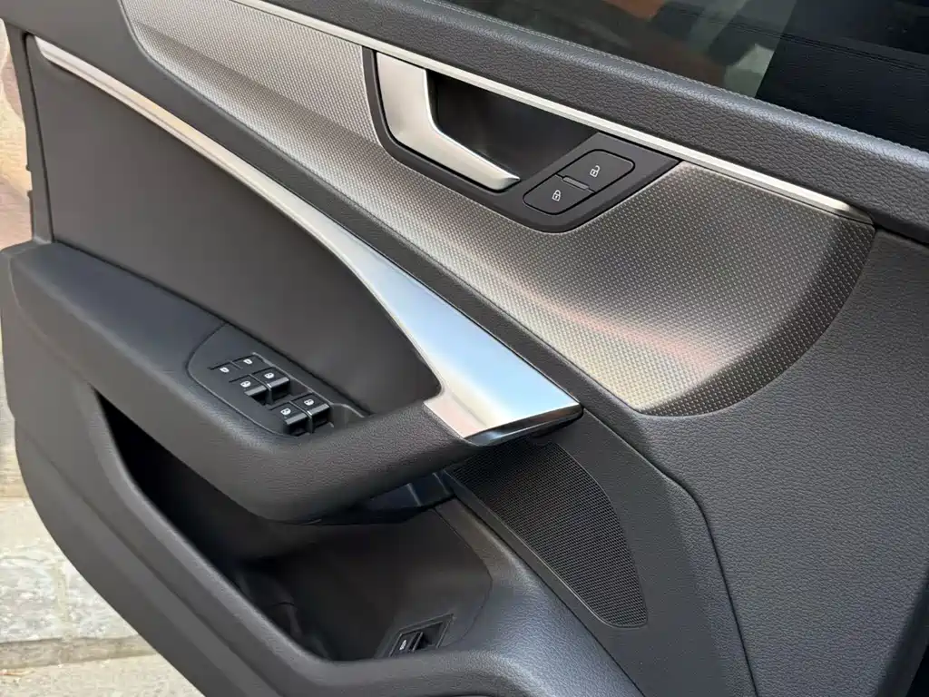 Audi A6L — миниатюра 6