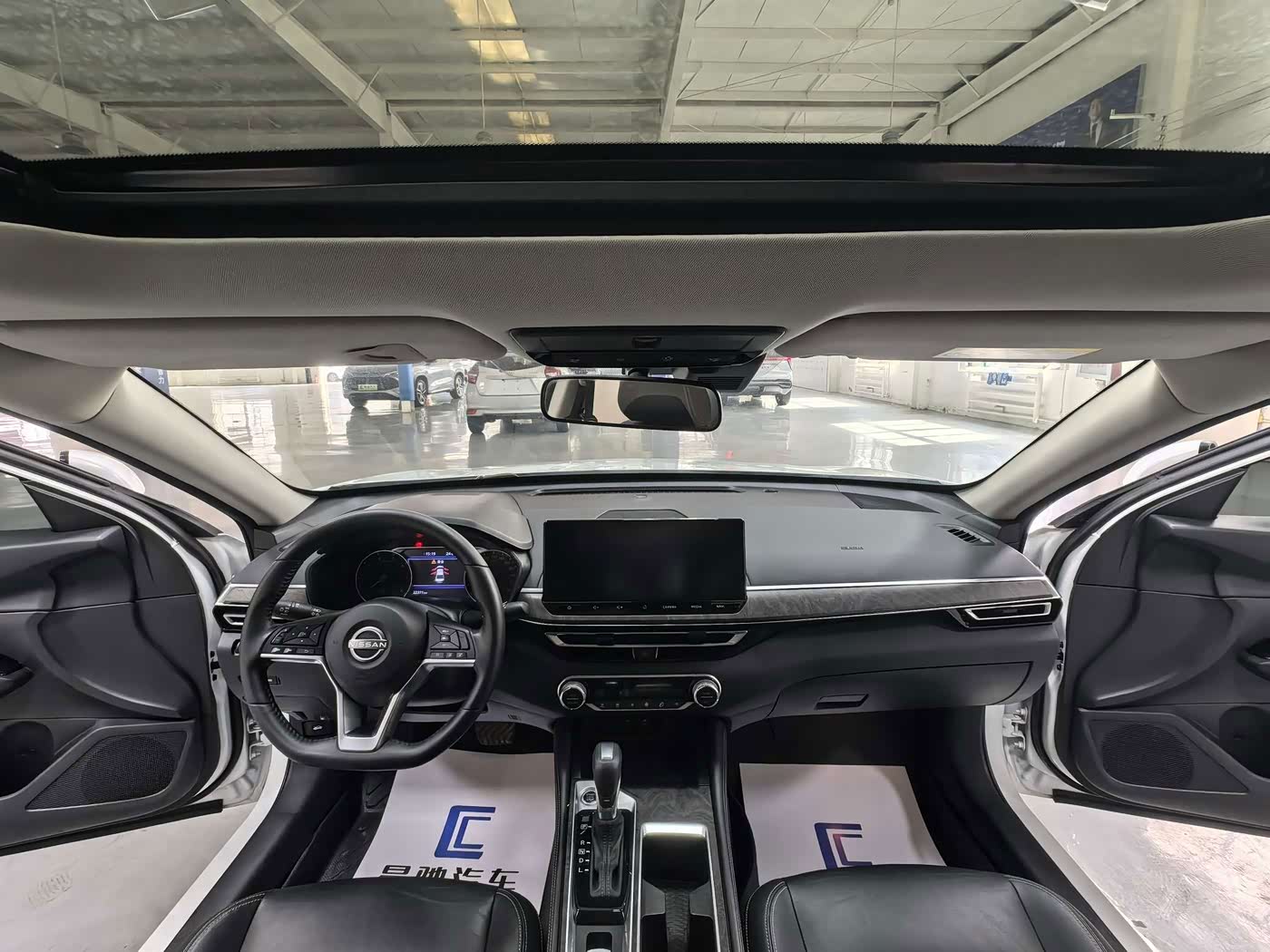 Nissan Teana 2.0 л 2023 г. Белый, пробег 22000 км
