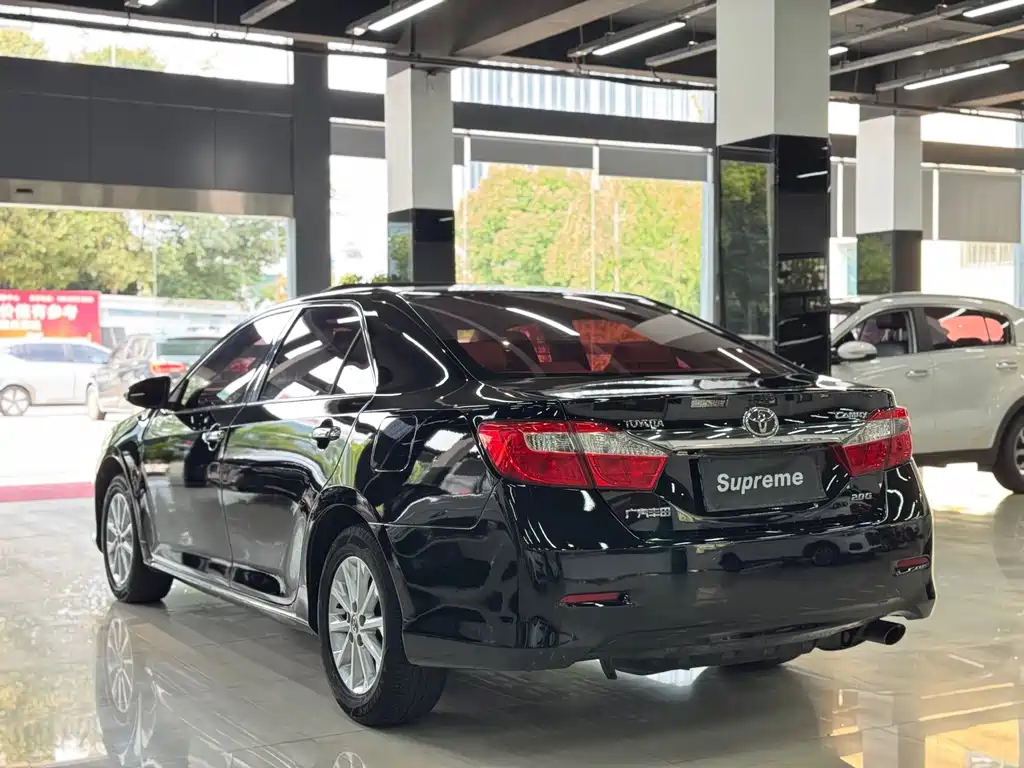 Toyota Camry — миниатюра 5