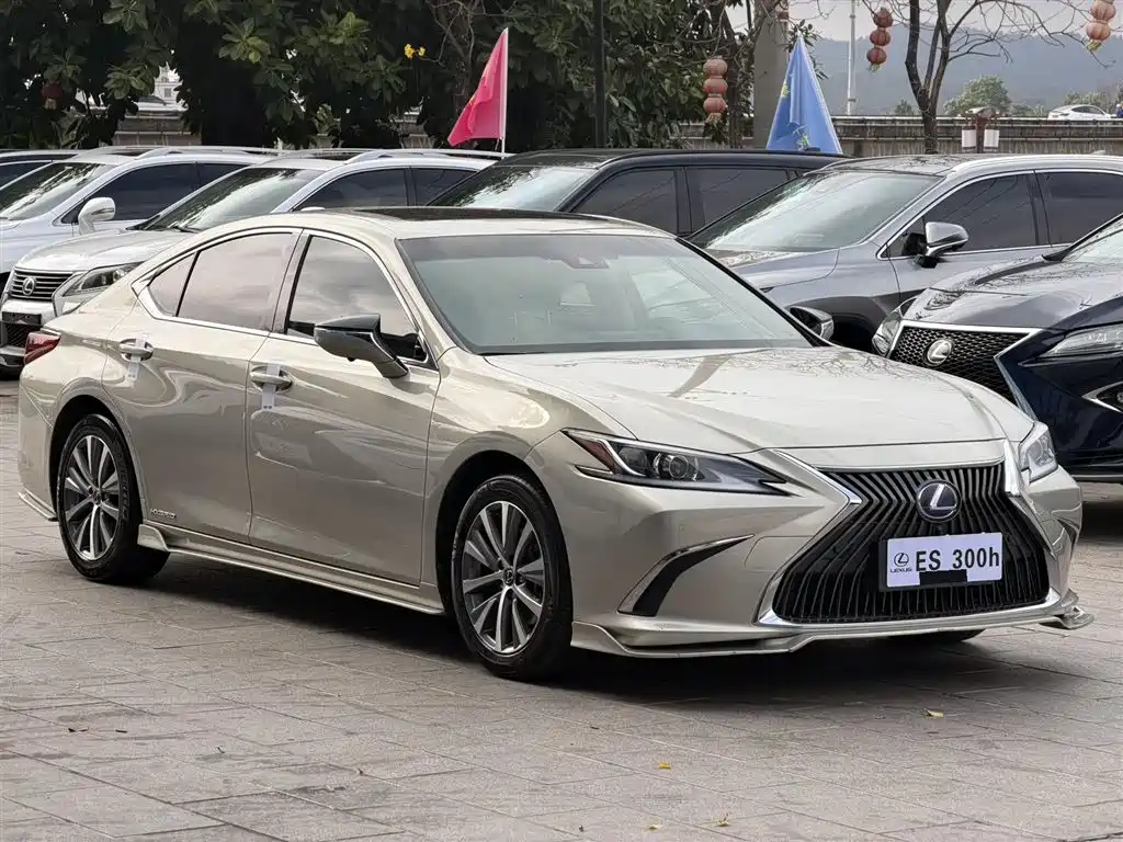 LEXUS ES