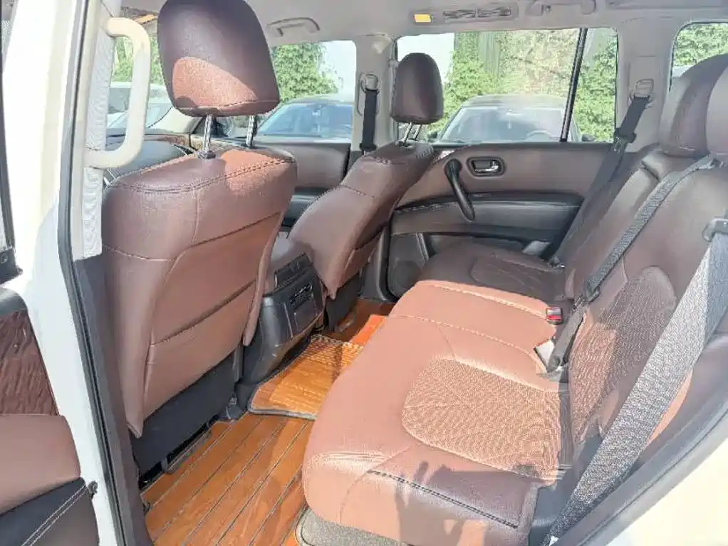 Nissan Patrol — миниатюра 8