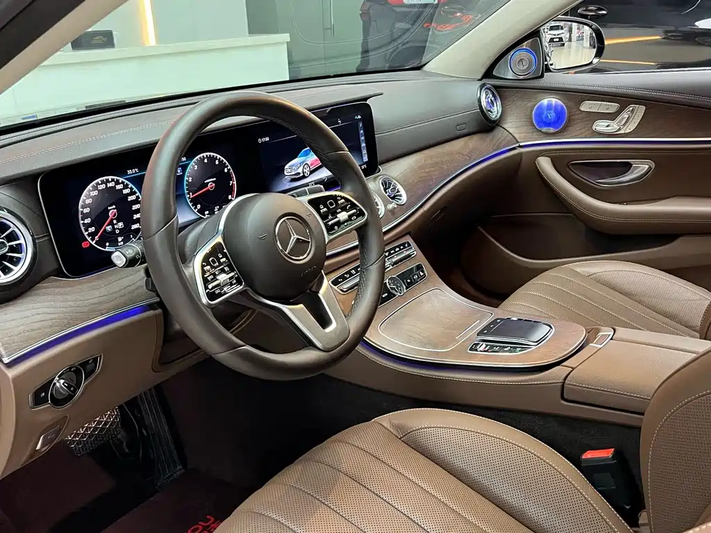 Mercedes-Benz E-Class — миниатюра 8