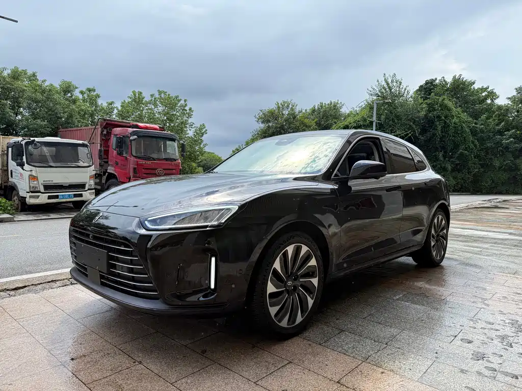 AITO Wenjie AITO M5