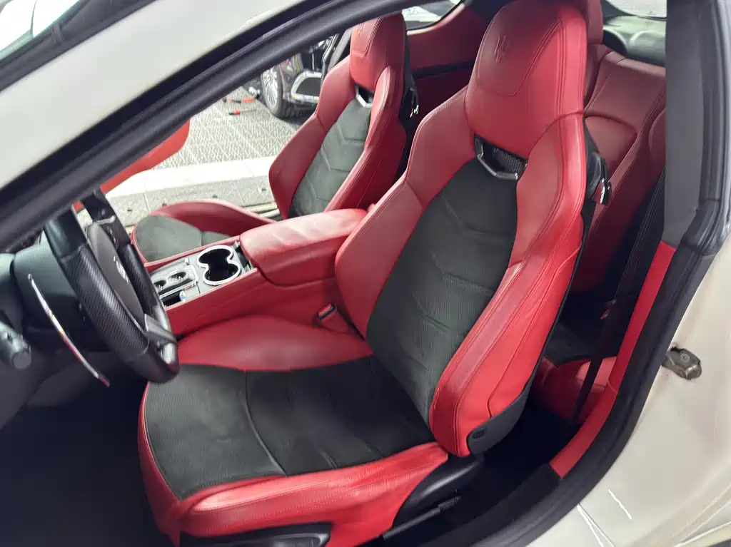 Maserati GranTurismo — миниатюра 8