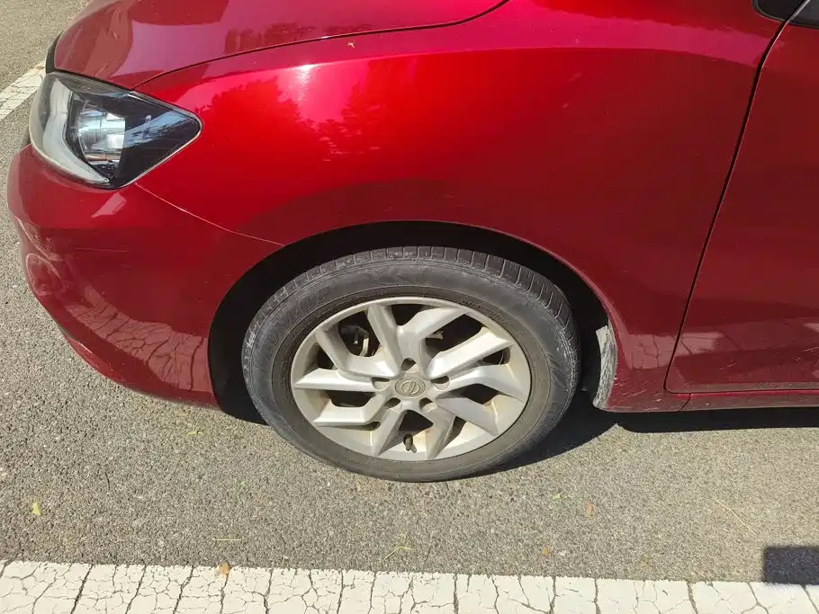 Nissan Tiida — миниатюра 5