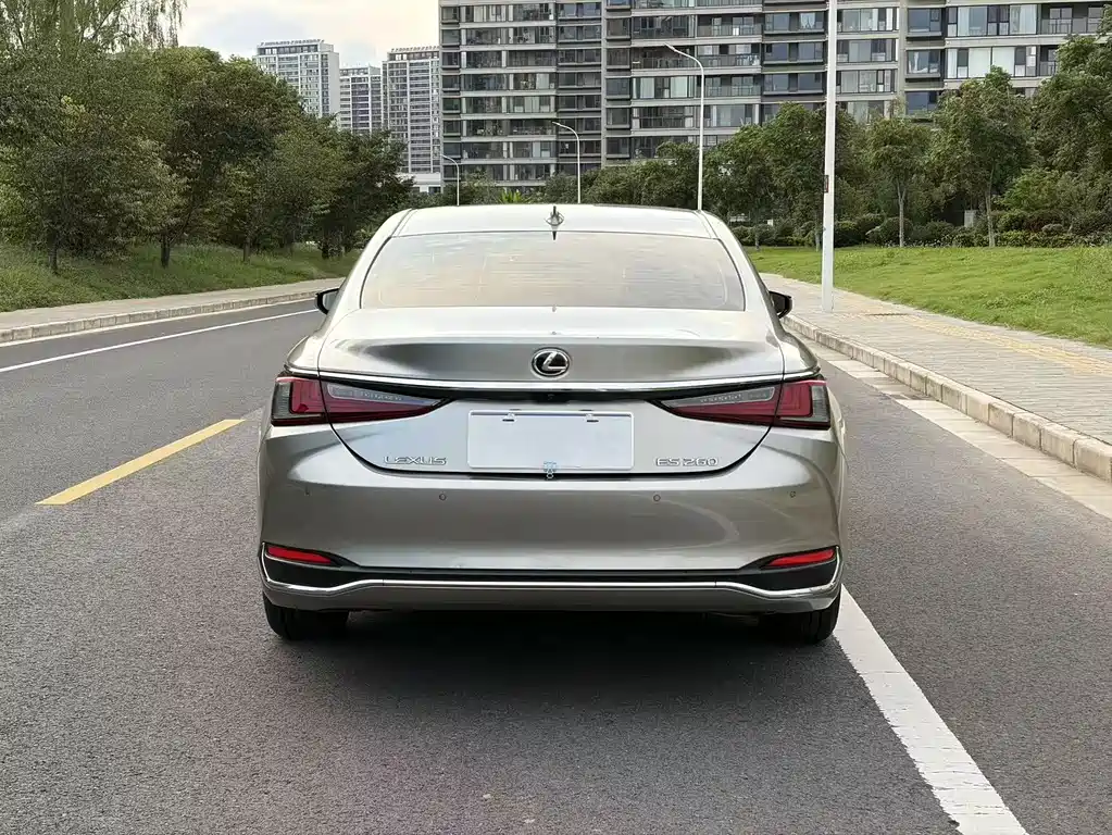 Lexus ES — миниатюра 3
