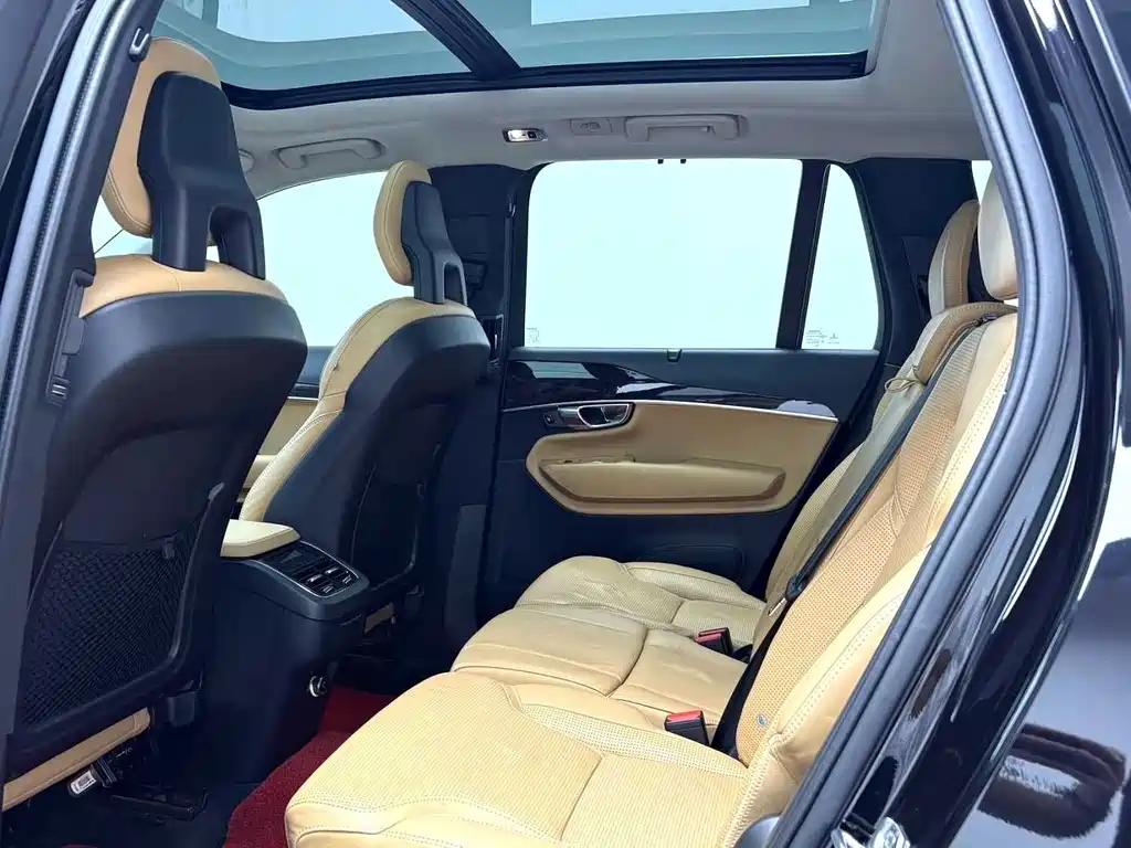 Volvo XC90 2015 T6 7 мест
