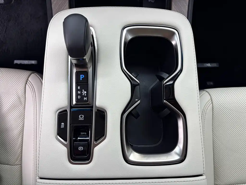 Lexus LM — миниатюра 21
