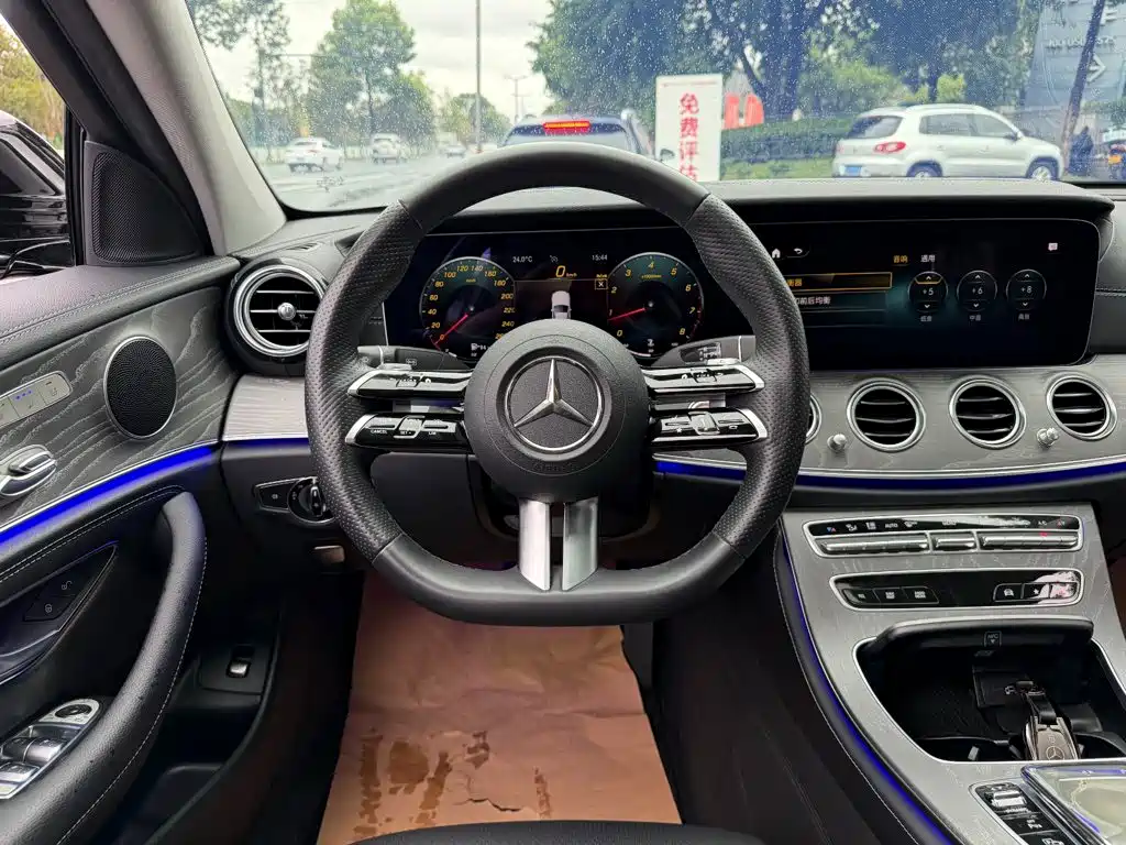 Mercedes-Benz E-Class — миниатюра 14