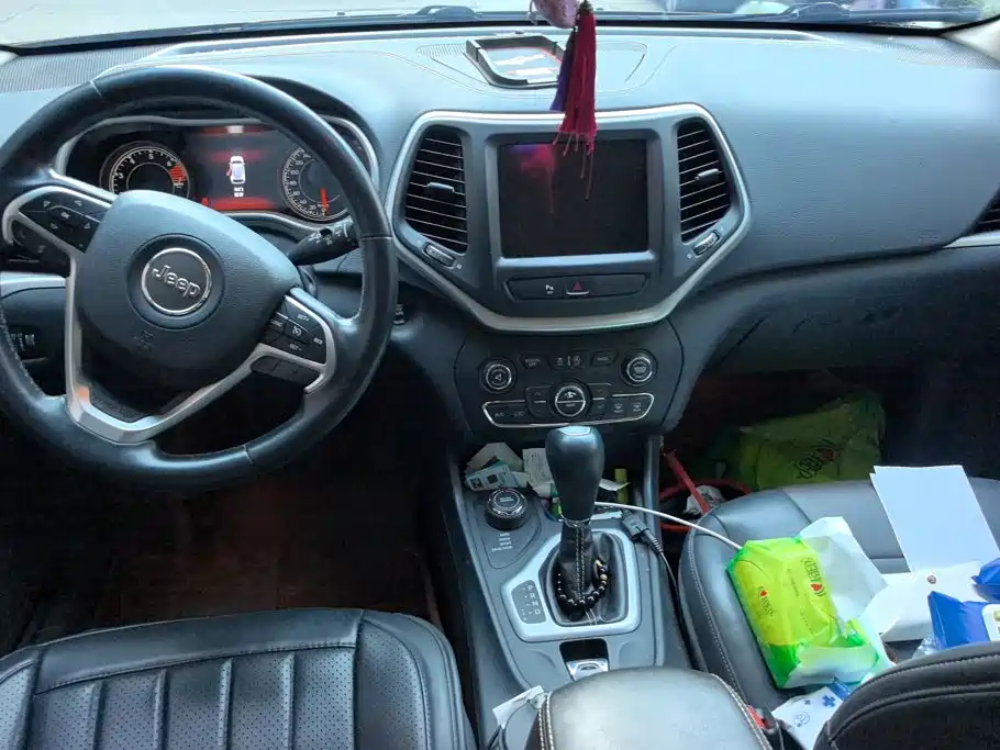 Jeep Cherokee — миниатюра 12