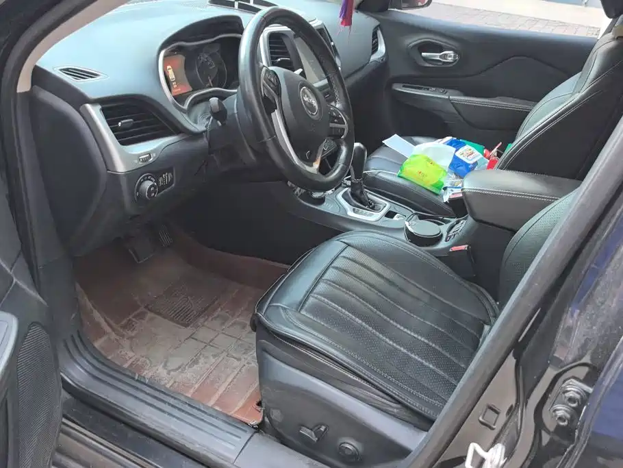Jeep Cherokee — миниатюра 9