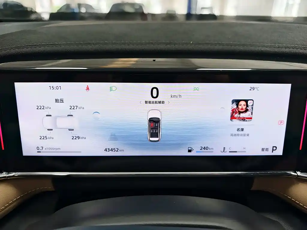 Geely Boyue L — миниатюра 10