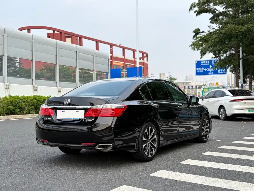 Honda Accord — миниатюра 11