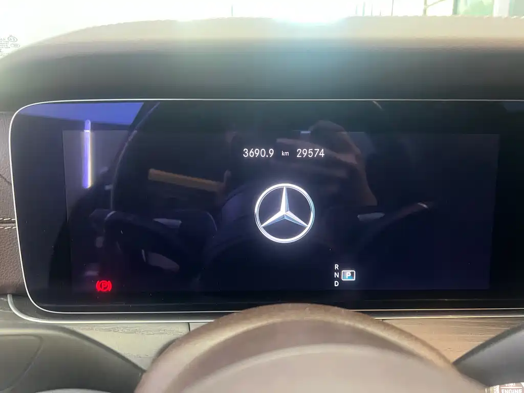 Mercedes-Benz E-Class — миниатюра 10