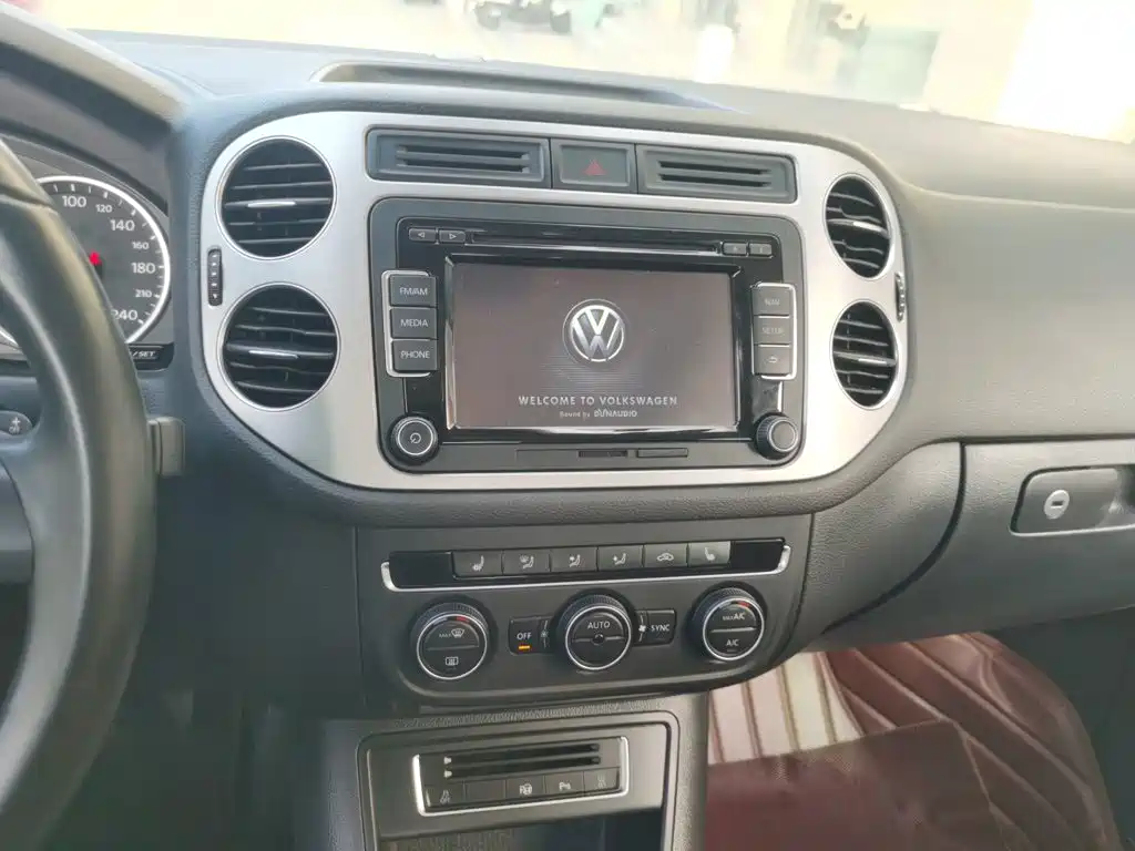 Volkswagen Tiguan — миниатюра 9