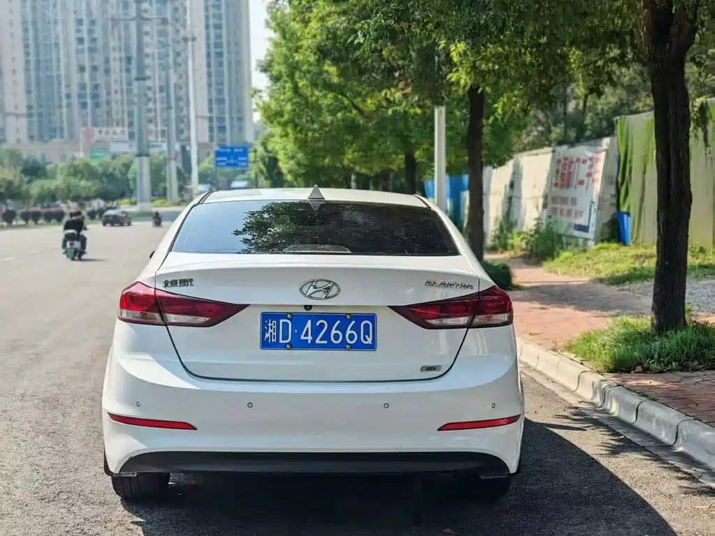 Hyundai Elantra — миниатюра 7