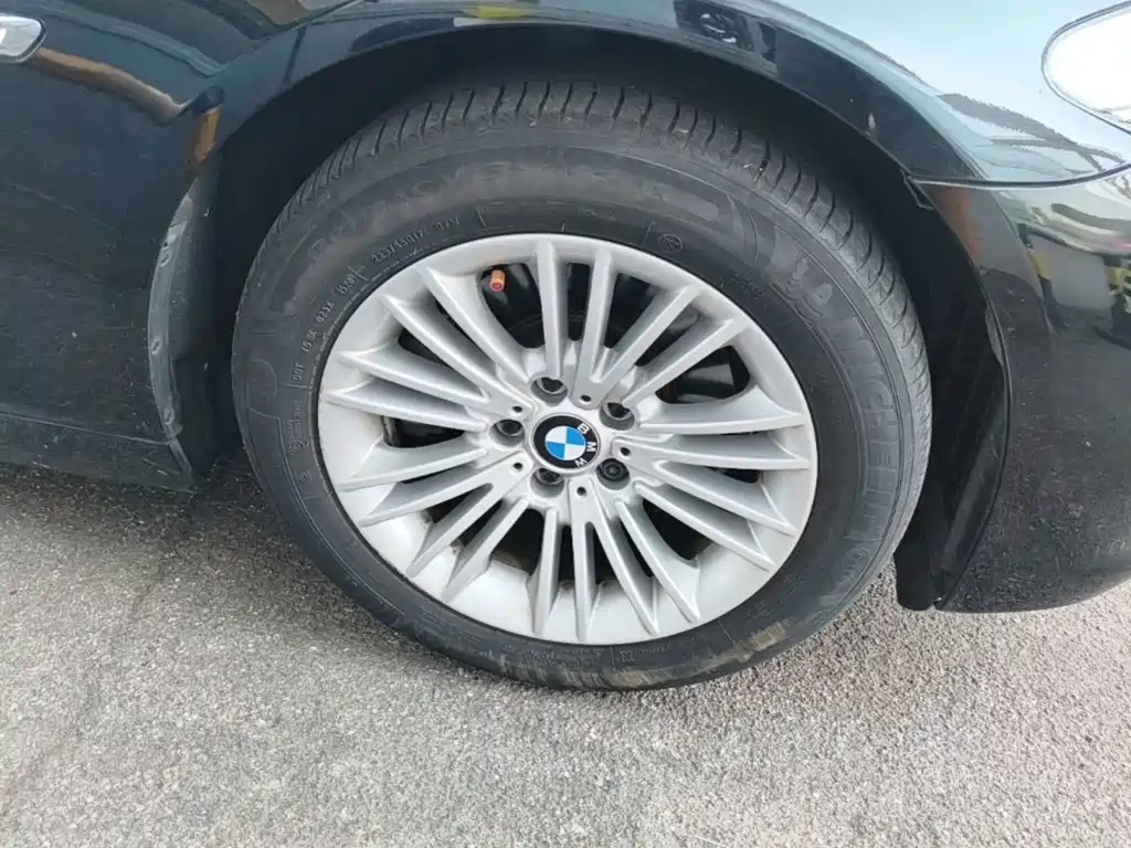 BMW 5 Series — миниатюра 12