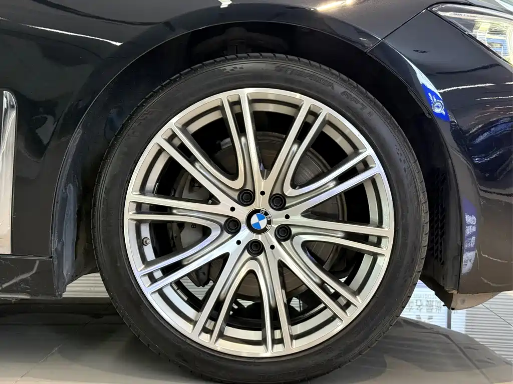 BMW 7 Series — миниатюра 18