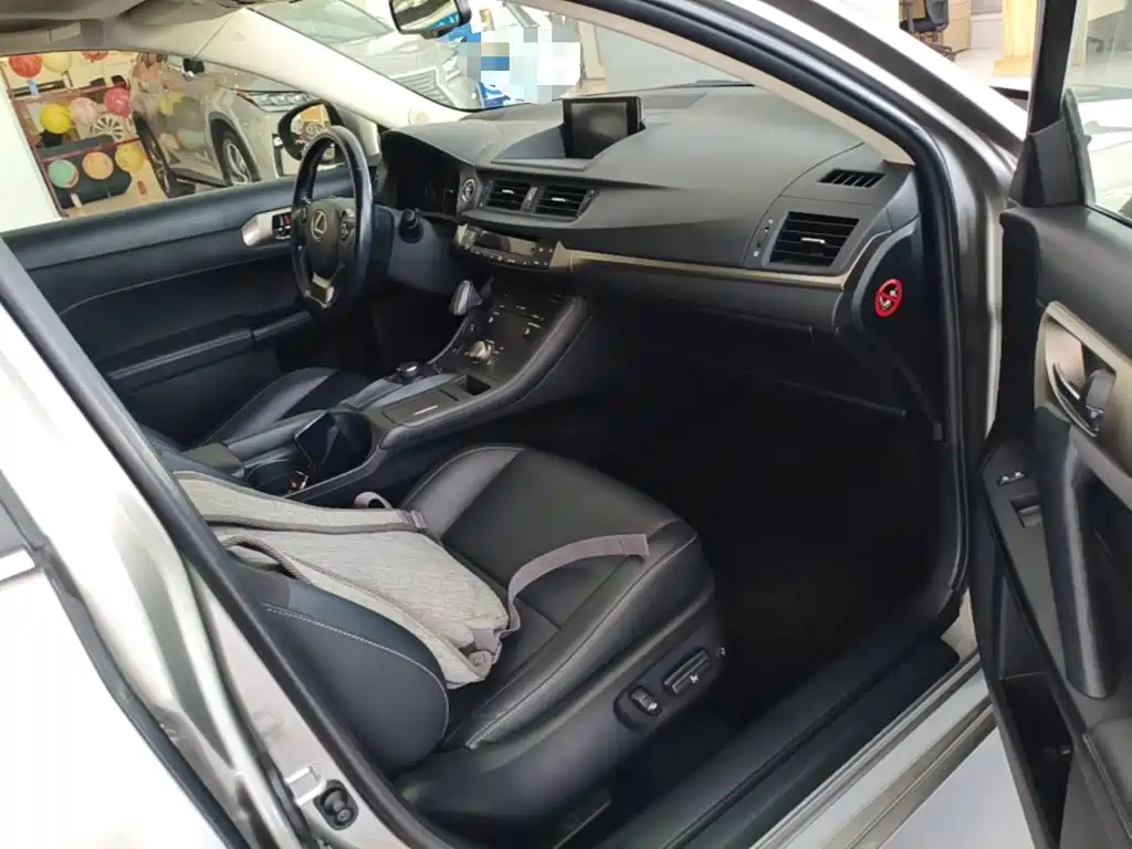 Lexus CT — миниатюра 9