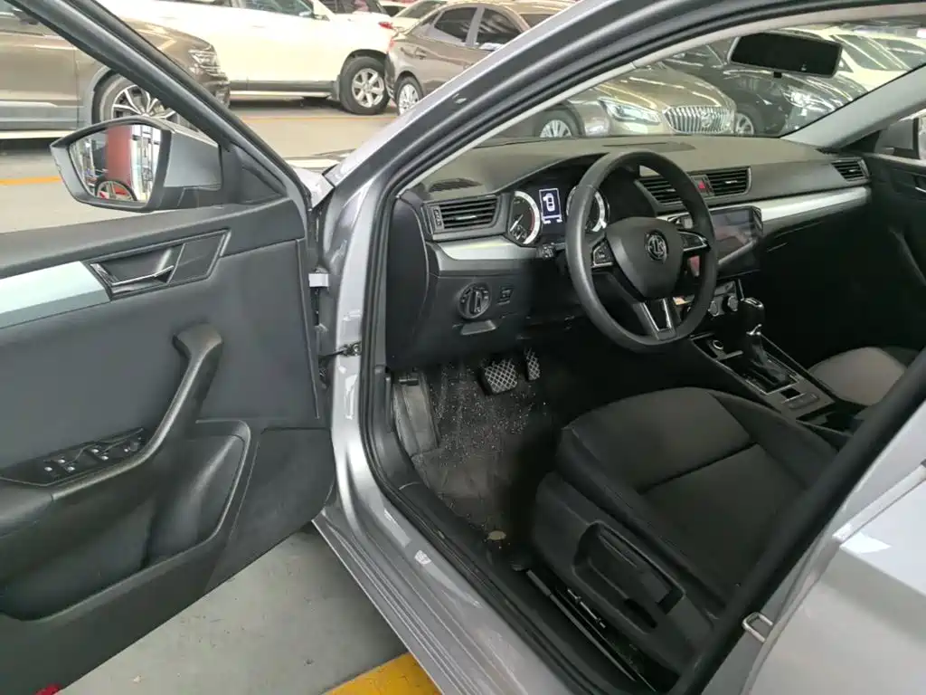 Skoda Superb — миниатюра 16