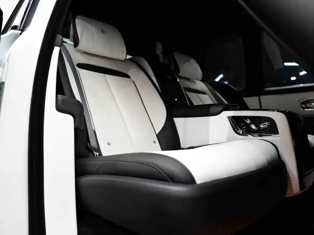 Rolls-Royce Cullinan — миниатюра 41