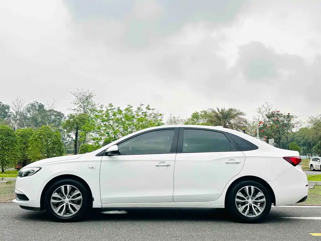 Buick Excelle — миниатюра 8