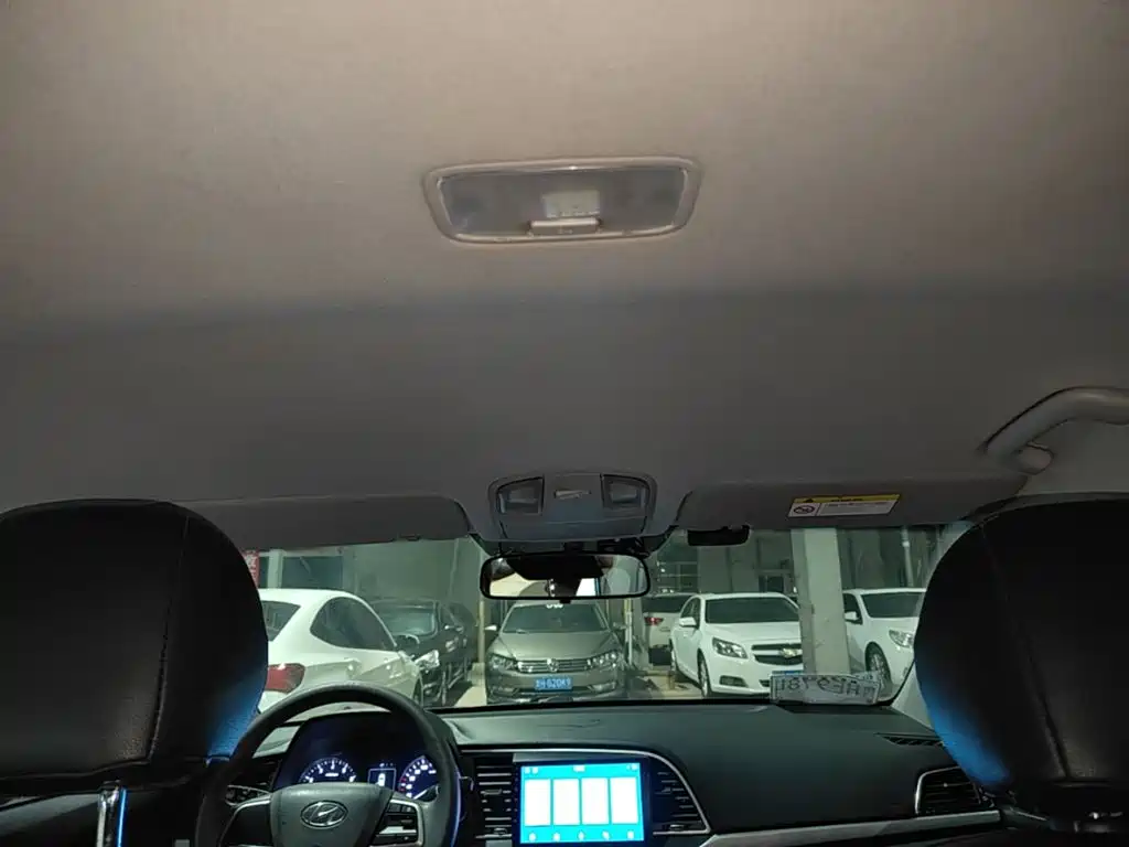 Hyundai Elantra — миниатюра 18