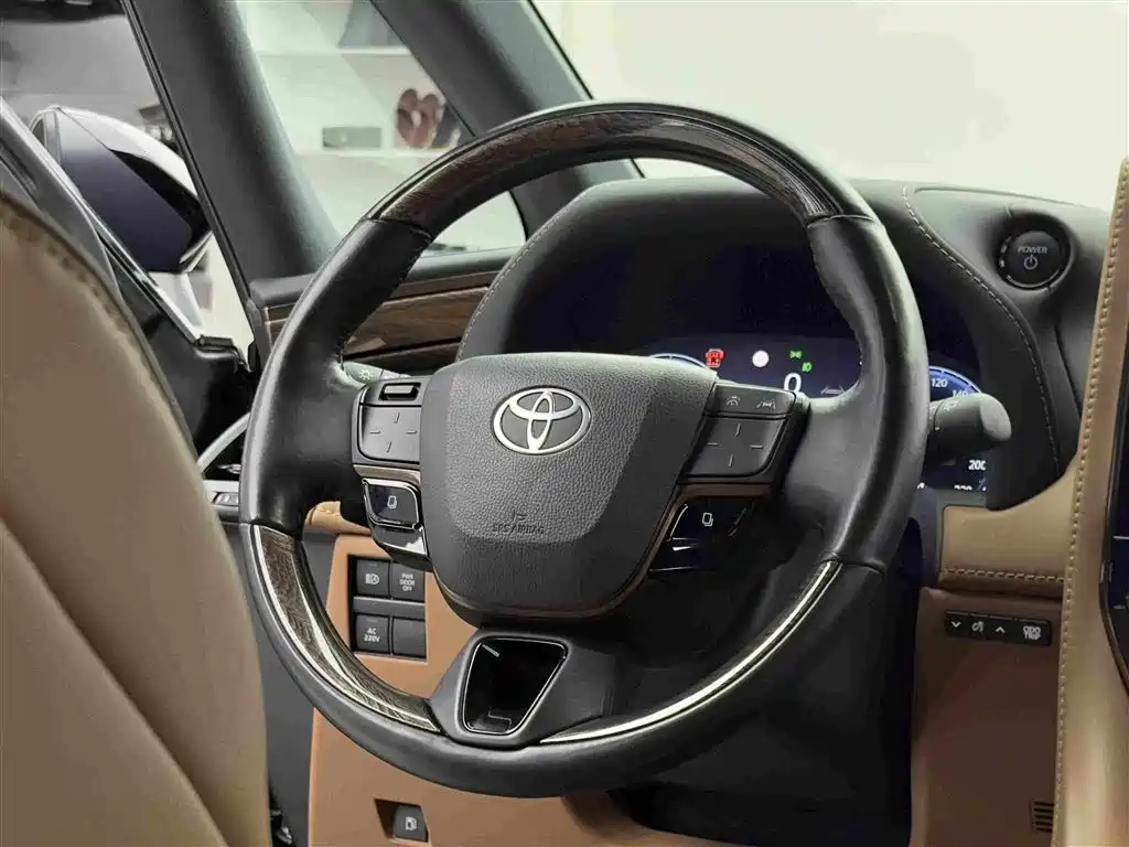 Toyota Alphard — миниатюра 13