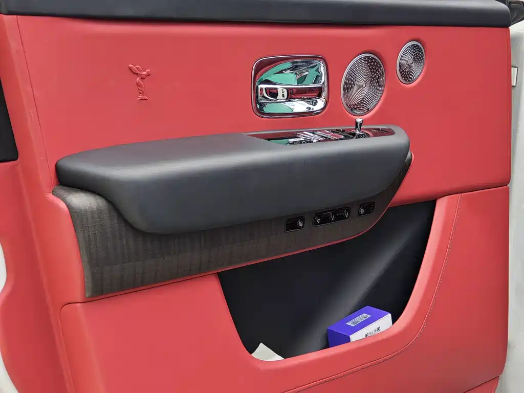 Rolls-Royce Cullinan 2018 мест