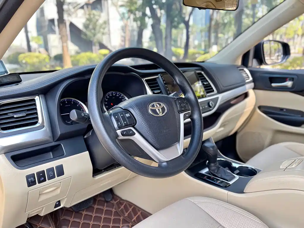 TOYOTA HIGHLANDER