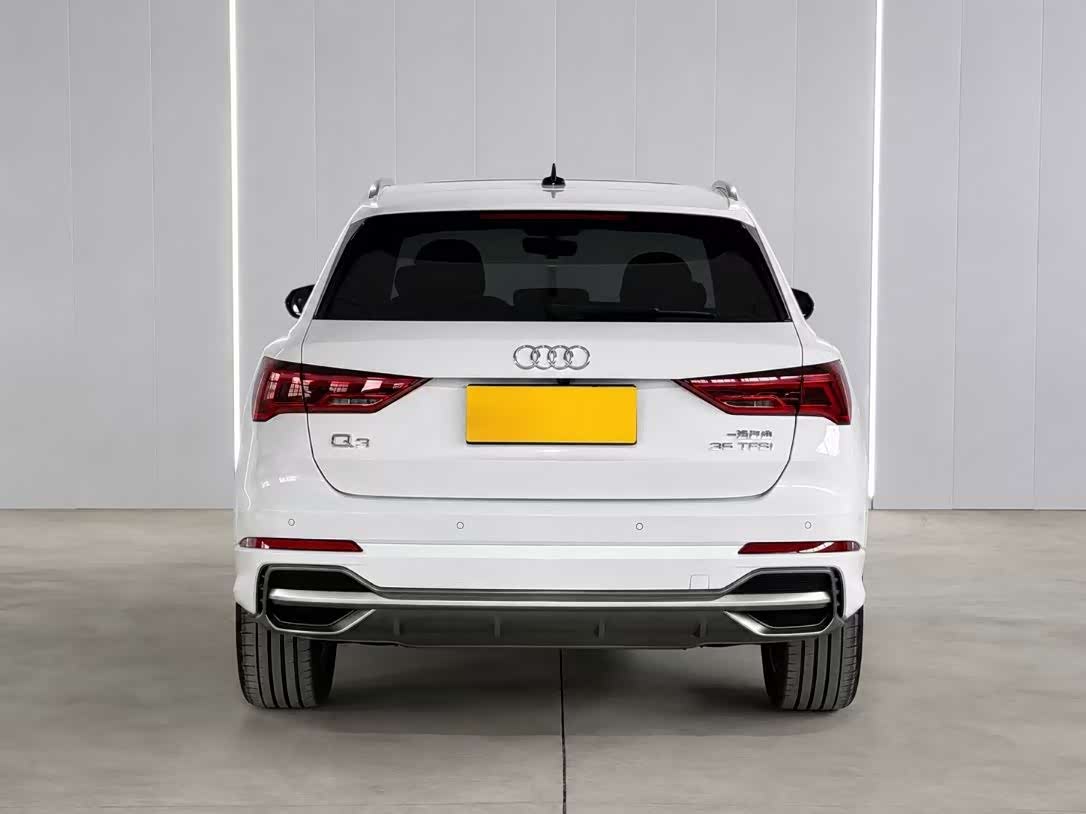 Audi Q3 1.4 л 2023 г. Белый, пробег 46000 км