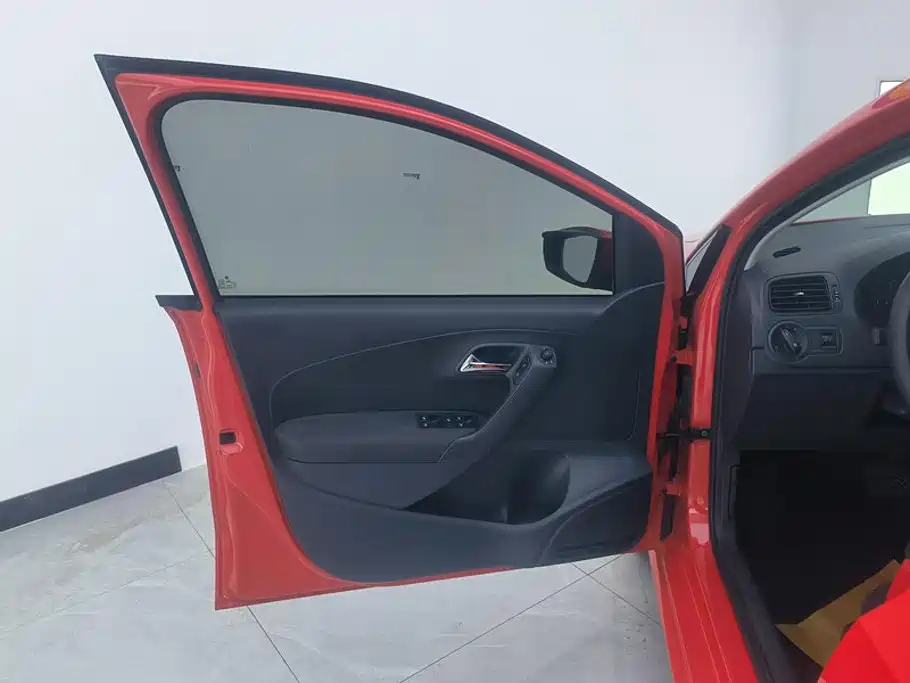 Volkswagen Polo — миниатюра 7