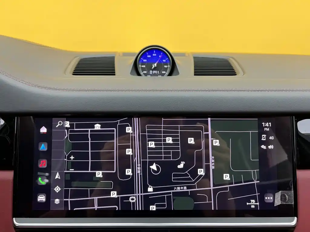 Porsche Cayenne — миниатюра 25