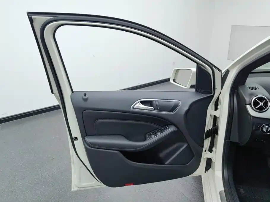 Mercedes-Benz B-Class — миниатюра 7