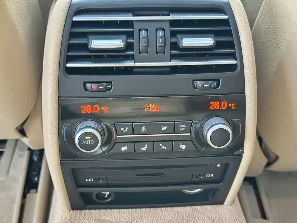BMW 7 Series — миниатюра 27
