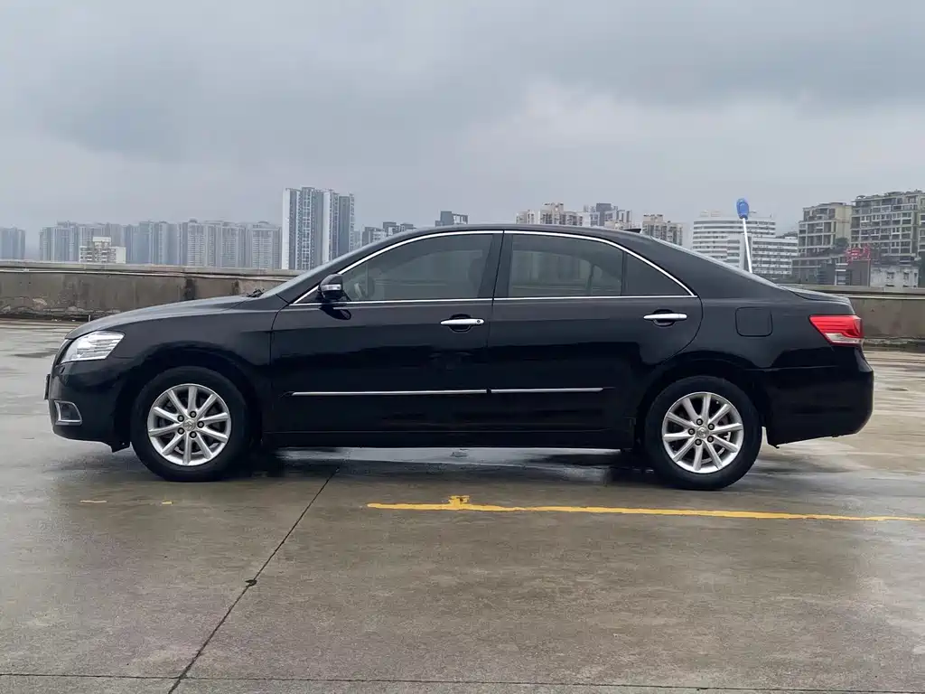 Toyota Camry — миниатюра 3