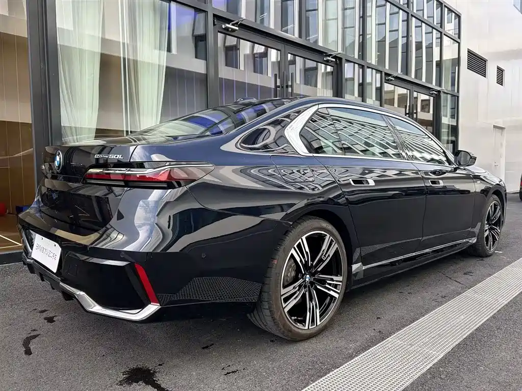 BMW i7 — миниатюра 4
