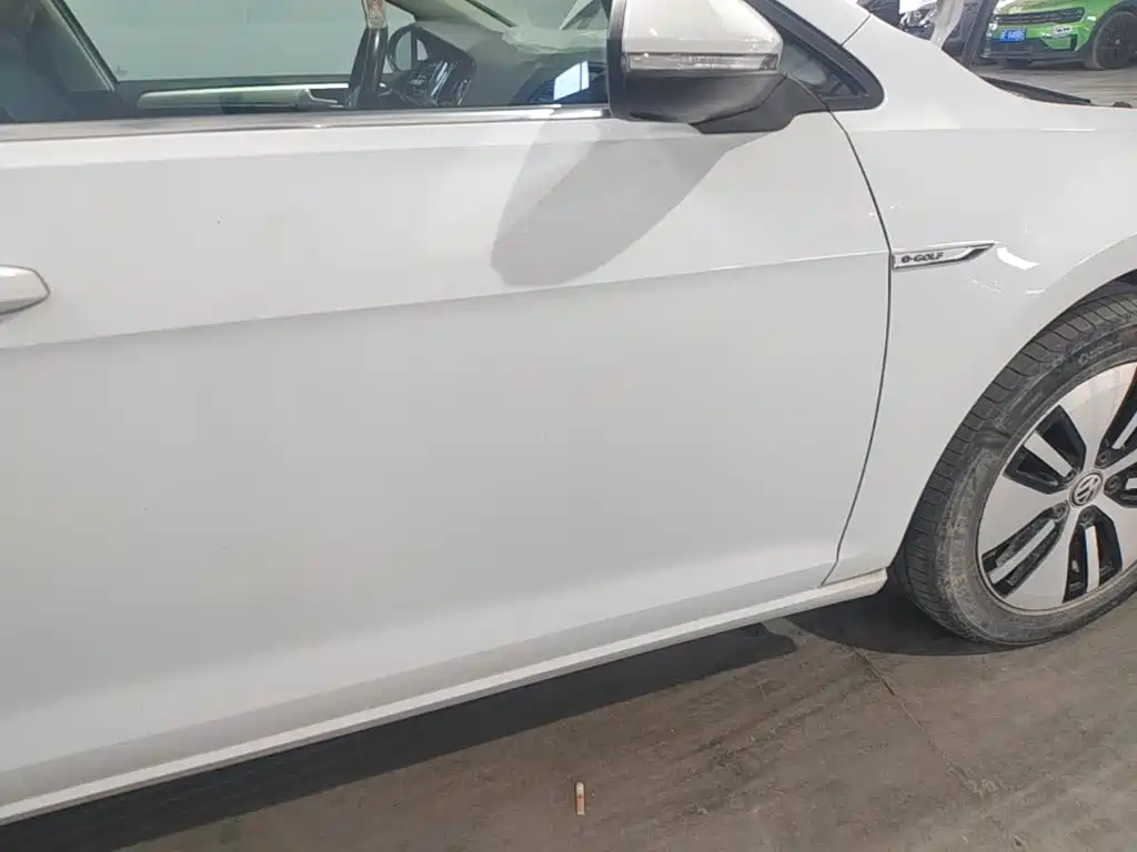 Volkswagen Golf EV — миниатюра 21