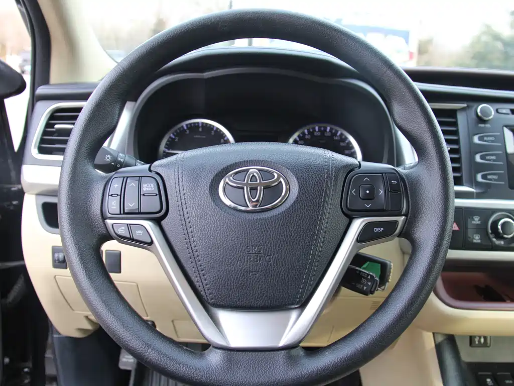 TOYOTA HIGHLANDER