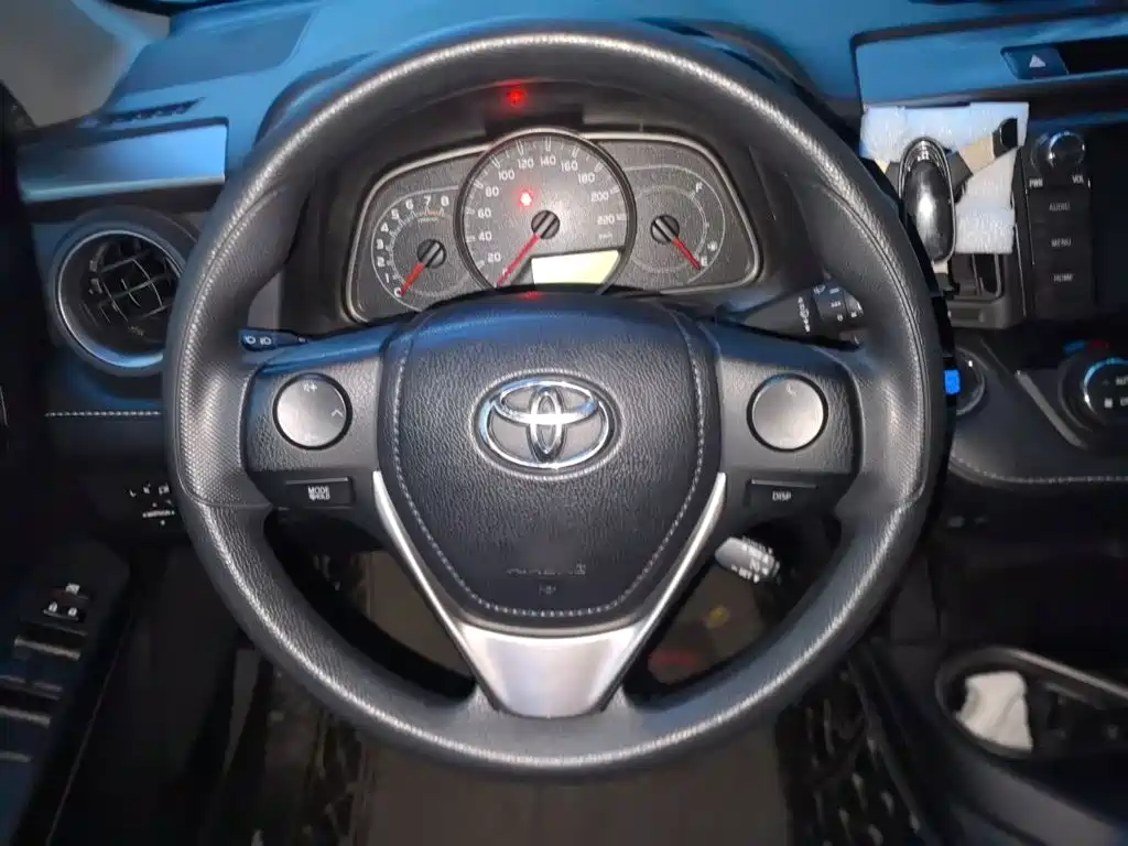 Toyota RAV4 — миниатюра 6
